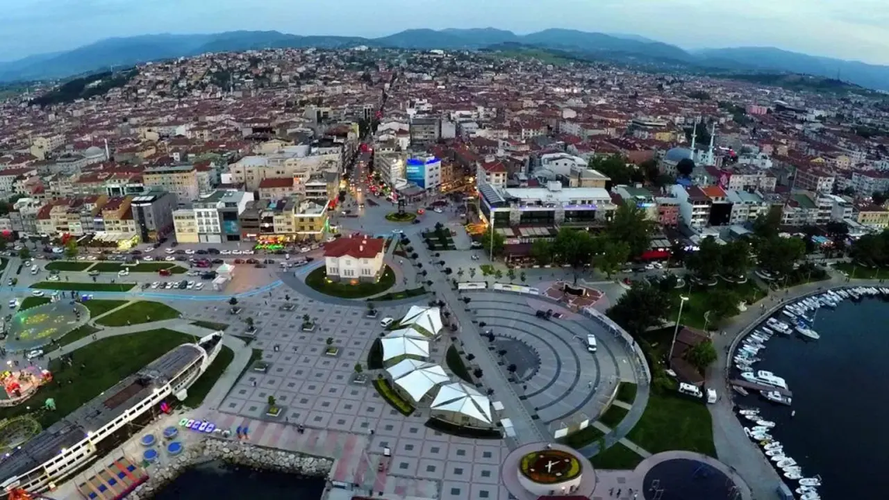 EN//Yalova Merkezi,,AR//مركز يالوفا,,TR//Yalova Merkezi,,RU//Ялова Центр,,FA//یالووا مرکزی,,ZH//Yalova Merkezi
