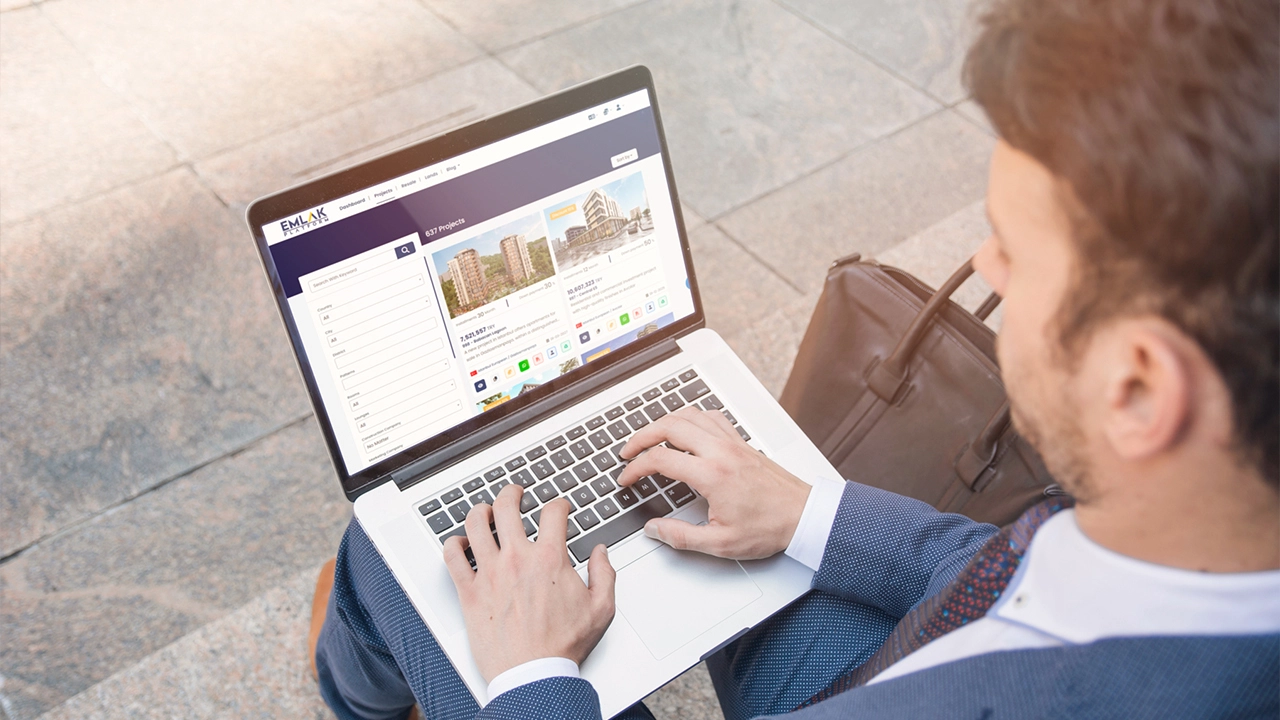 How can you subscribe to the Emlak Platform and start investing?