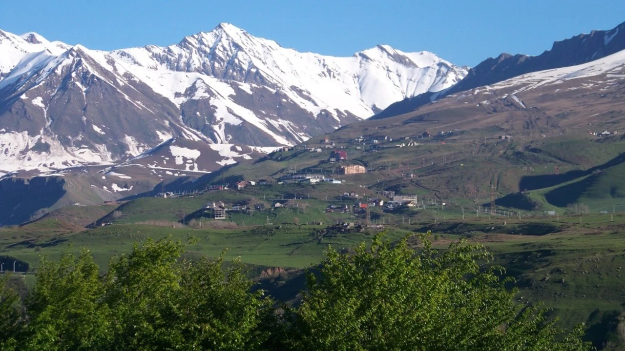 EN//Gudauri,,AR//غوداوري,,TR//Gudauri,,RU//Гудаури,,FA//گودوری,,ZH//古达里