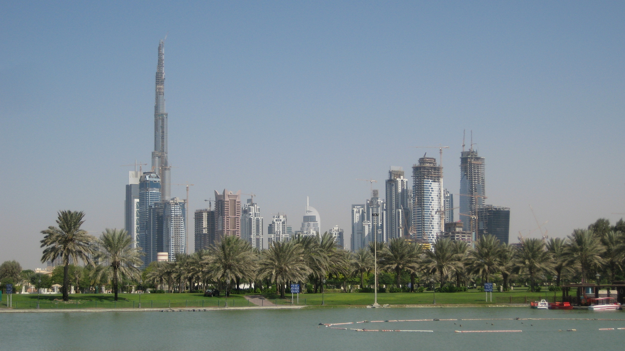 EN//Business Bay,,AR//الخليج التجاري,,TR//İş Körfezi,,RU//Деловой район,,FA//بیزینس بی دبی,,ZH//商业湾