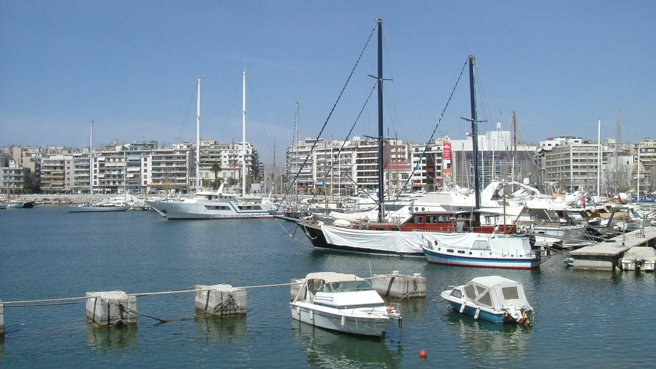 EN//Piraeus,,AR//بيرايوس,,TR//Pire-şehir,,RU//Пирей,,FA//پیرئوس,,ZH//比雷埃夫斯