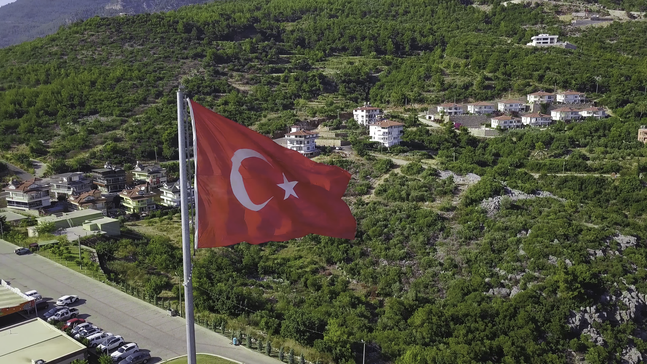 Buying Land in Turkey: Opportunities, Risks, and Legal Procedures